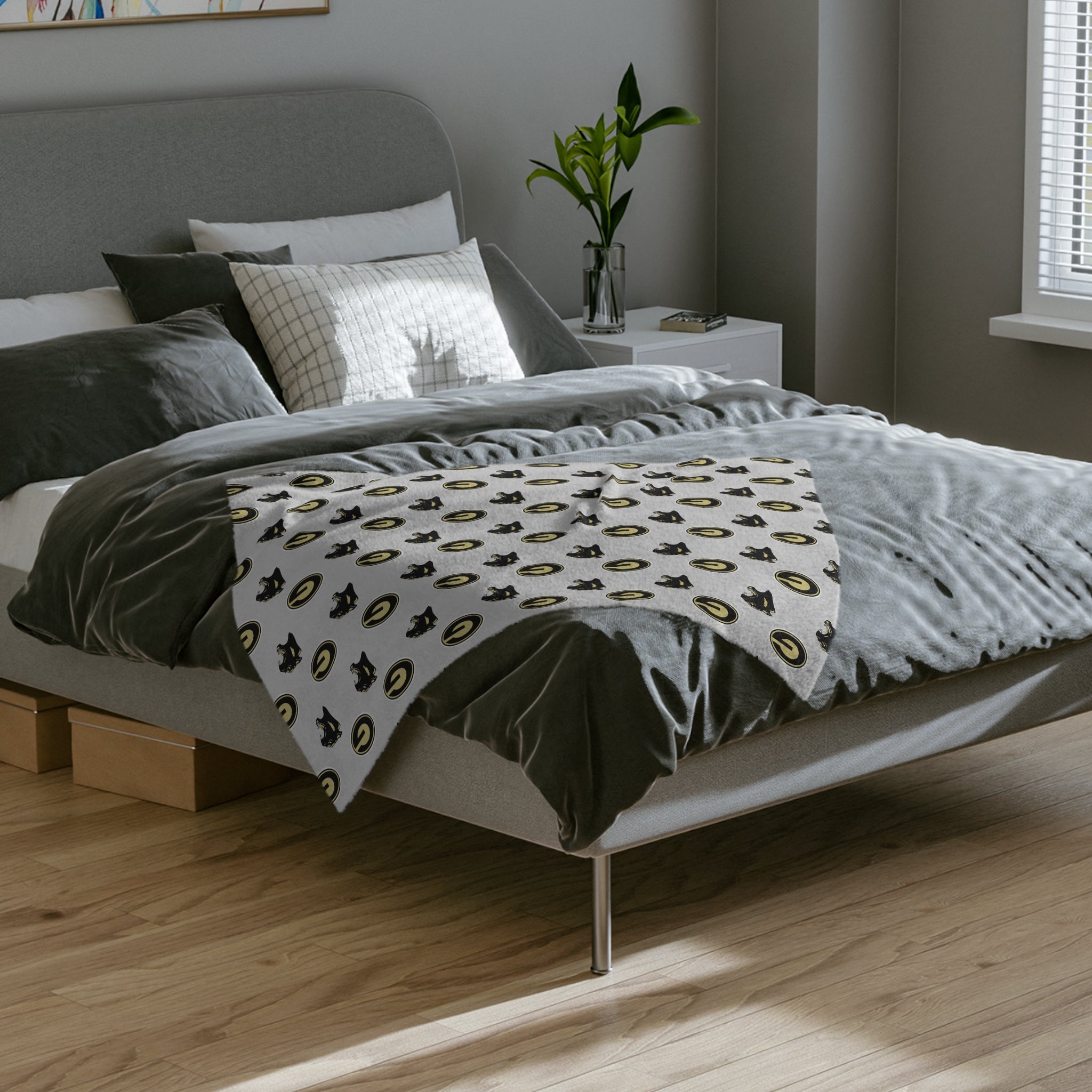 Panther Soft Velveteen Cozy Throw (Gray)