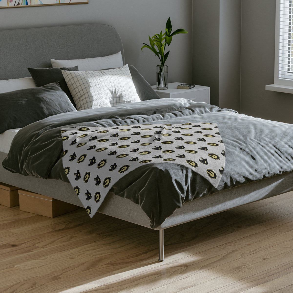 Panther Soft Velveteen Cozy Throw (Gray)